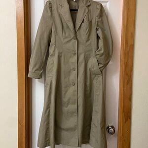 Women’s 70’s vintage trench coat. Size 7.